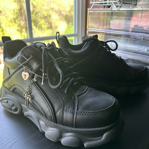 BUFFALO Vegan Corin sneakers - black, US W 10 - Picture 1 of 7